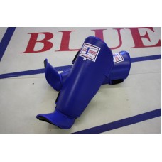 Blue Corner Sport-säärisuoja BC0046. Sininen. Erittäin hyvä istuvuus. Laadukasta käsityötä vaativaan käyttöön, kaksinkertainen toppaus. Aitoa nahkaa.